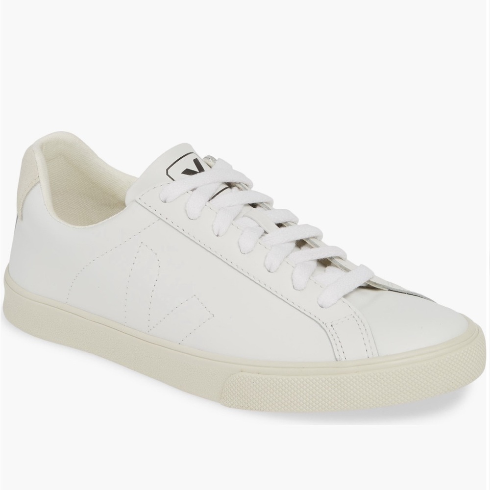 VEJA Sneakers - Size 7 (USED)